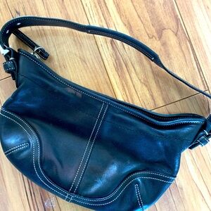 Y2K Vintage Coach Black Leather Soho Hobo Bag
Purse Small Shoulder Bag 9541